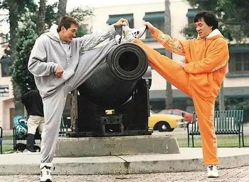 成龙只承认打不过两个人,一个是李小龙,另一个就是他了 !