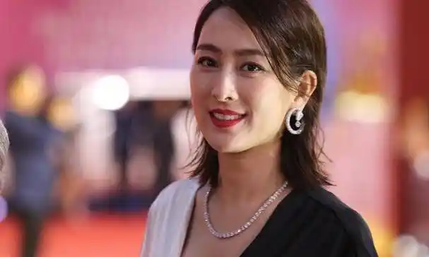 在李小璐曝光之前,马苏的人气很高,作品也很多,在娱乐圈有着不错的