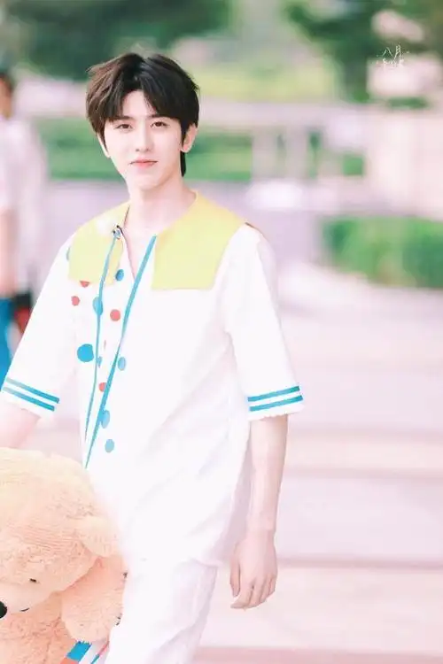 48岁的李玟突然去世:最大赢家是蔡徐坤,最大输家是杨洋