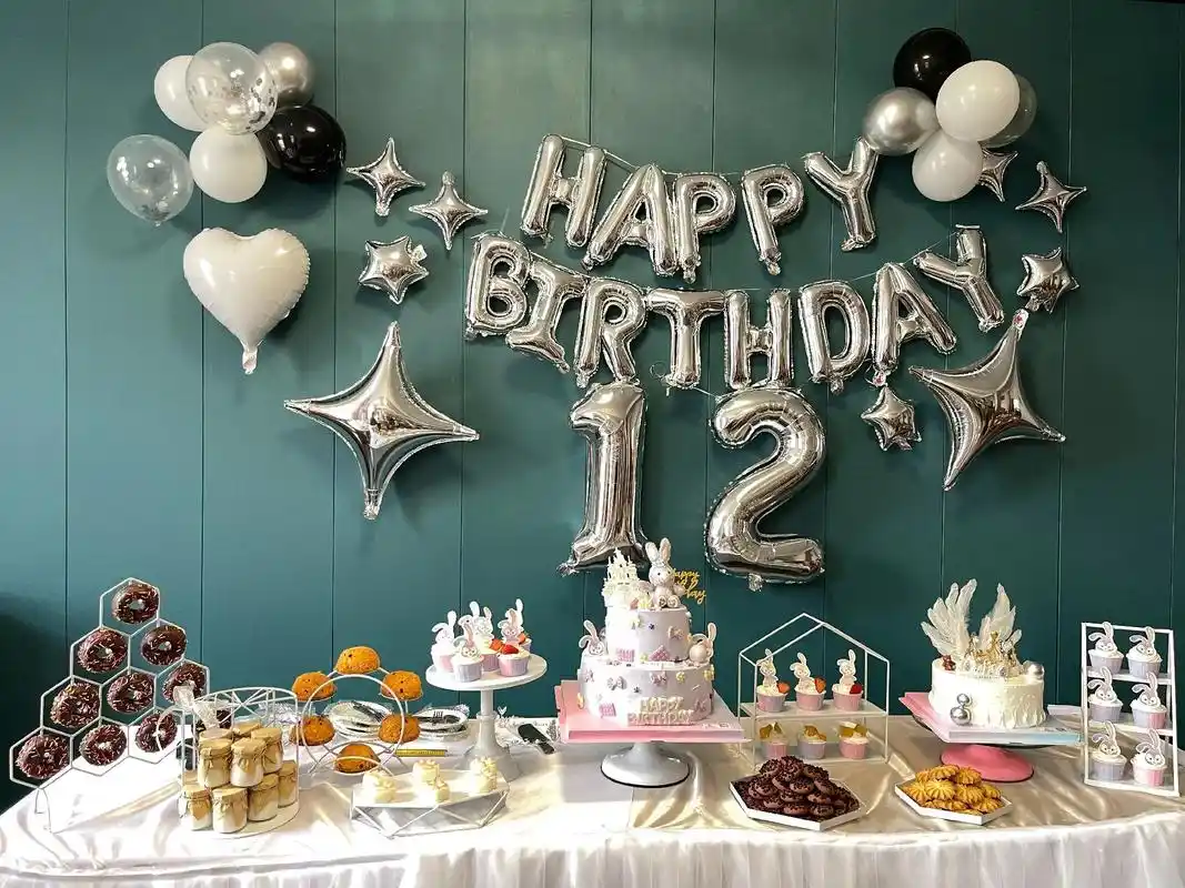 12周岁生日蛋糕摆台,甜品师拥有让人心情愉悦的本事,今日份甜 - 抖音