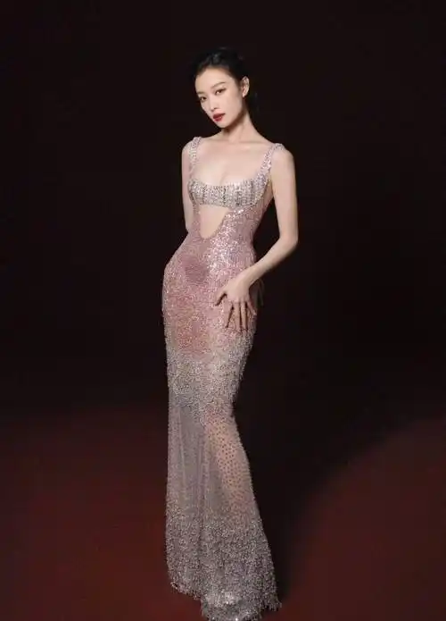 我这次选择的礼服也特别符合倪妮的气质和身材