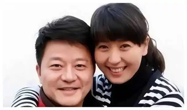 国家一级演员闫学晶曾亲手拔掉父亲氧气管,今与二婚老公很幸福_舞台