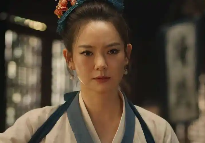 脱离滤镜演古装剧,38岁戚薇的清醒,让多少扮嫩女演员羞红了脸