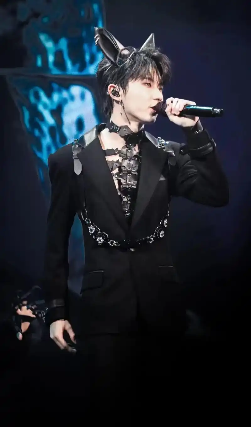 马嘉祺你告诉我你在干什么#马嘉祺#时代少年团澳门演唱会#舞台 - 抖音