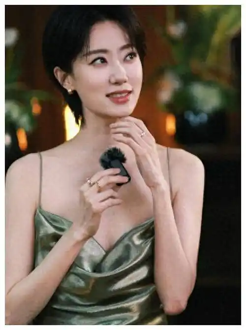 张小斐,首位85后女演员,票房破百亿!遇见贾玲,生命飞扬.