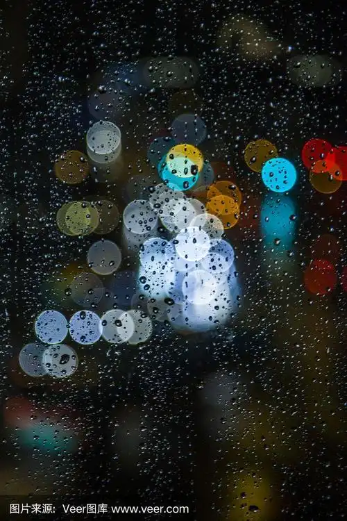 雨天,雨点落在窗户上,雨天的天气,雨的背景