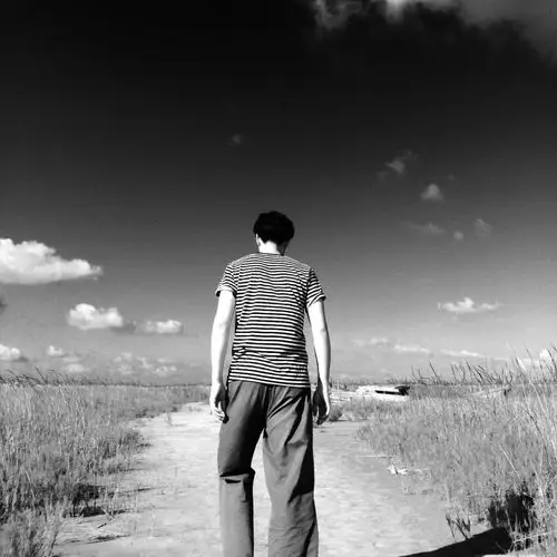 于是转战工作室,扒了几张图,意外地发现我可能成为了周一围的背影粉