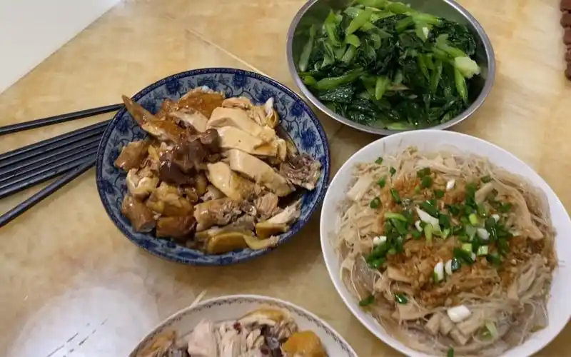 东莞花师奶日常做菜vlog|酱油鸡|金针菇蒸粉丝|炒青菜#记录真实生活