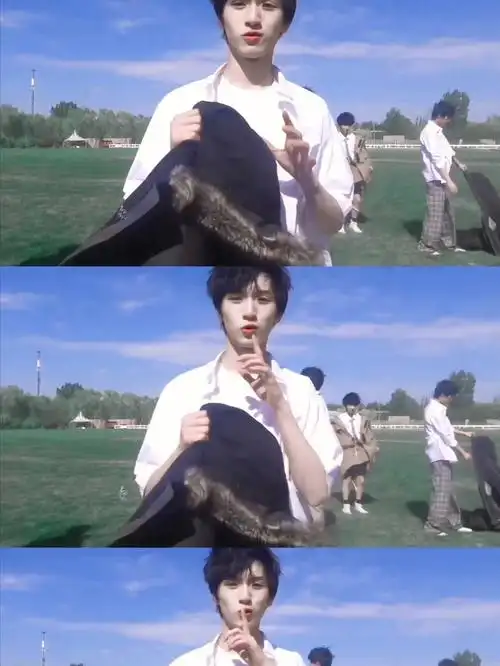 小清新白衣少年#严浩翔  #壁纸  #白衬衣  #白衣少年  #春天去赏花