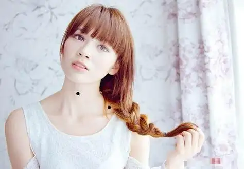 女人脖子右侧有痣命好(脖子右侧有痣真的代表命好吗)-问答屋