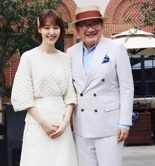 回顾名嘴王冠人红是非多离开央视5年深陷绯闻让人唏嘘