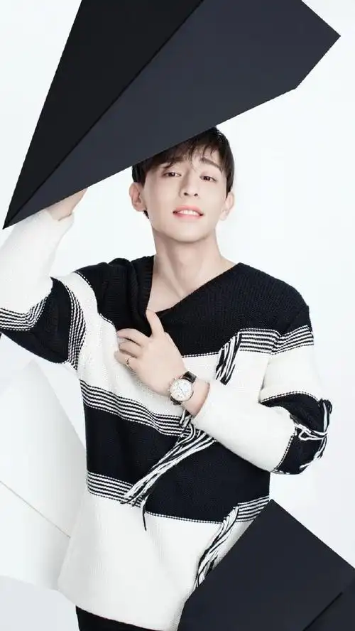 邓伦高清无水印图,邓伦清晰最新图片(无水印壁纸:我看你)