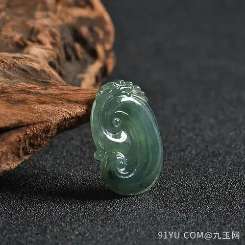 糯冰种蓝绿翡翠吊坠