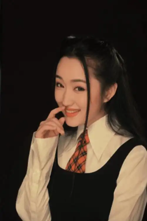 杨钰莹一组身穿背带裙旧照,那时的玉女堪称中国最美的青春美少女