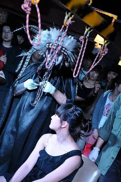 吓西性冷淡的相册-3.10 喇叭 人体悬挂