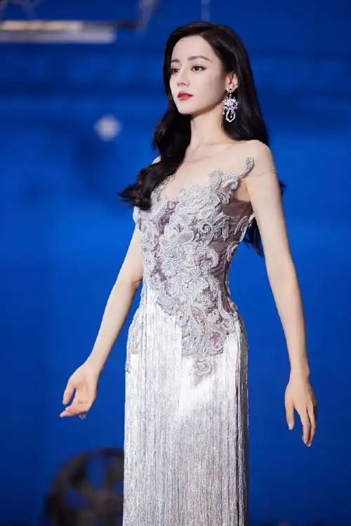 冠珠瓷砖品牌代言人迪丽热巴#xhs刷到了没见过新图@dear-迪丽热巴