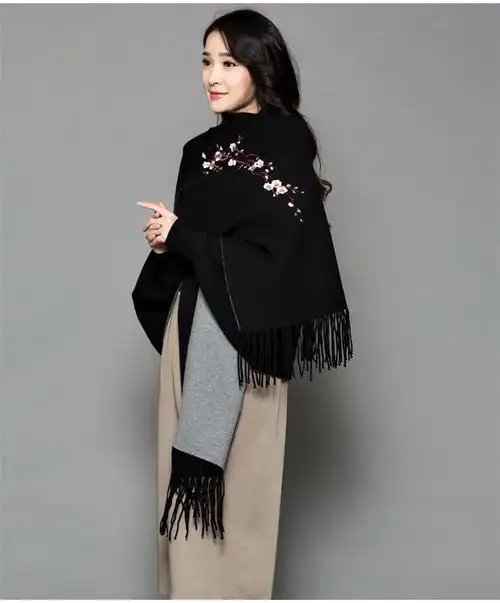 2020春冬新款带袖子披肩加厚斗篷有袖纯色围巾刺绣披肩女披风外套