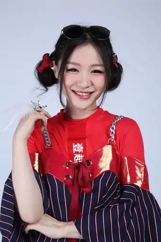 0 演技评分 0 人打分 简介: 金靖,米未传媒签约艺人,曾在《今夜百乐门