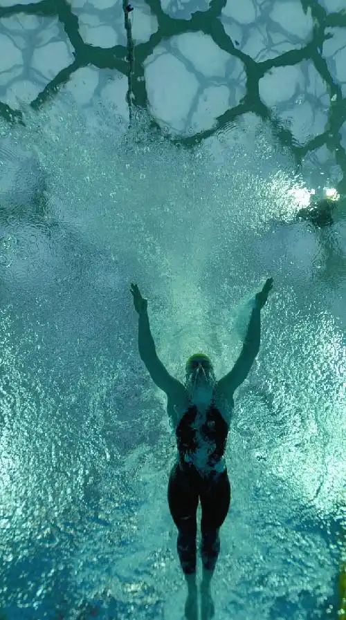 图文女子100米蝶泳半决赛斯基佩尔优美姿态