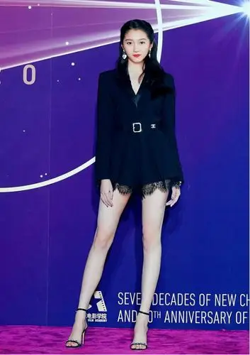 关晓彤的比例女明星里也出彩穿件蕾丝西装模特腿太美了