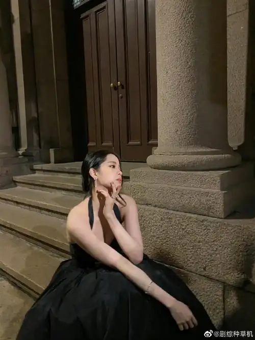 欧阳娜娜微博之夜礼服live图##欧阳娜娜微博之夜礼服随拍