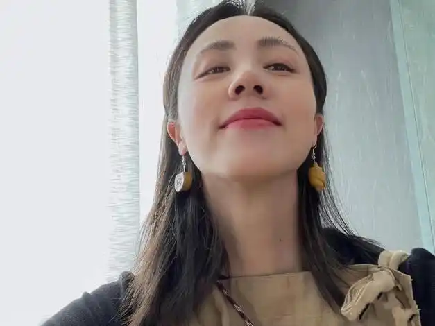 皱纹白发一样都不能少,自然老去依然很美|孙莉|素颜|黄多多|娱乐圈|女