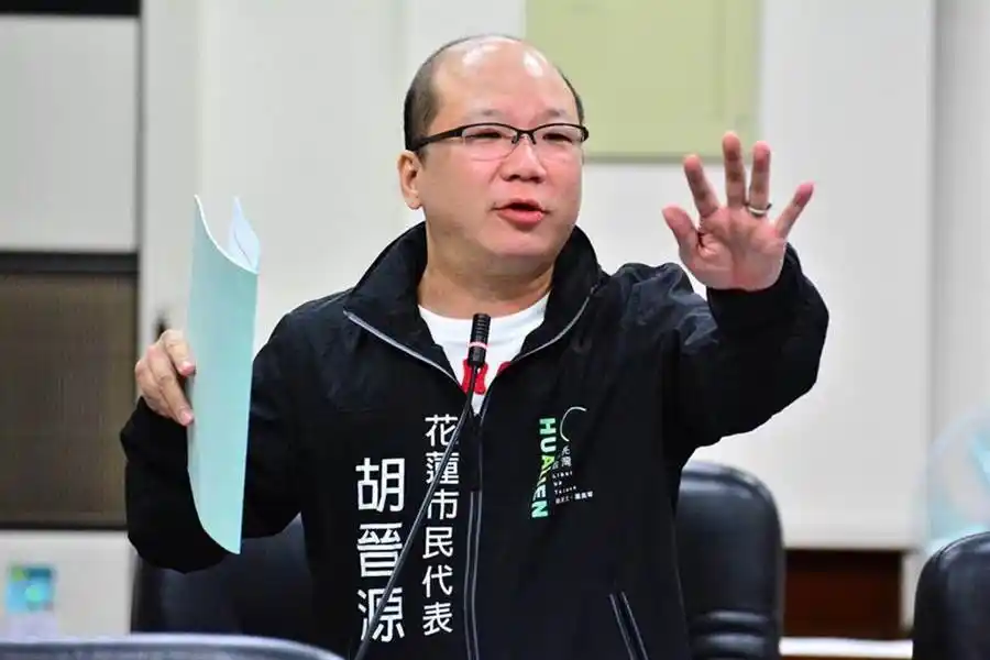 好大的官威民进党党员飙骂出租车司机脏话连篇