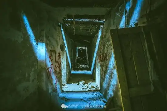 摄影/向东向北 阴森的地下通道