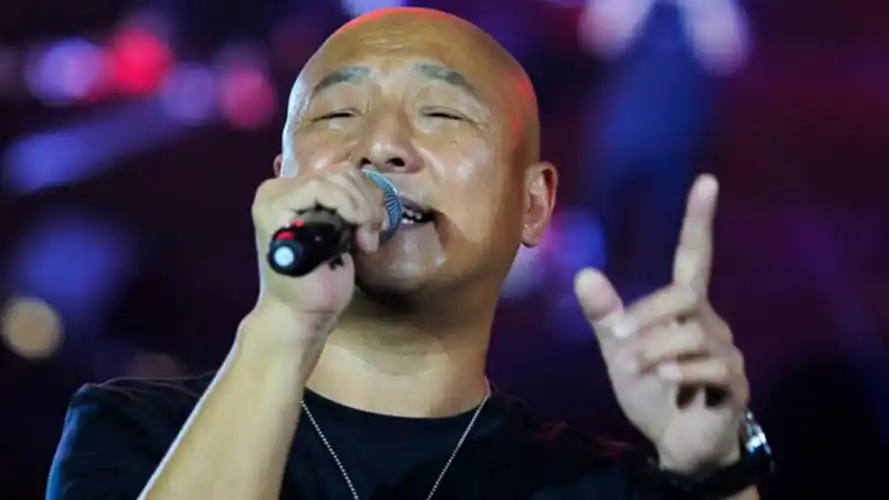 和张碧晨合唱《我还年轻》,齐飙高音炸翻全场