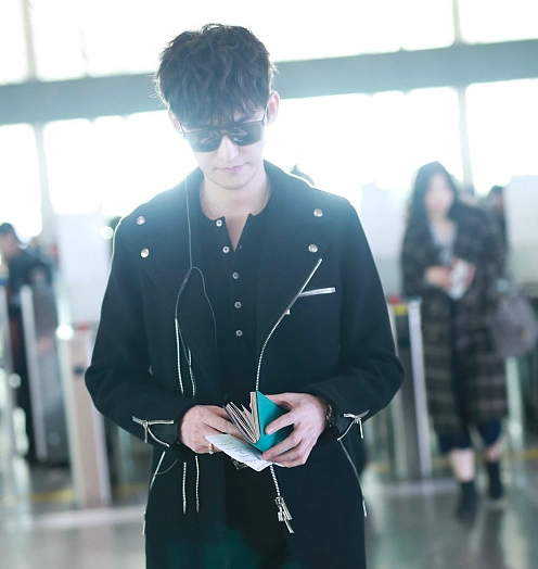 北京,张翰现身机场.