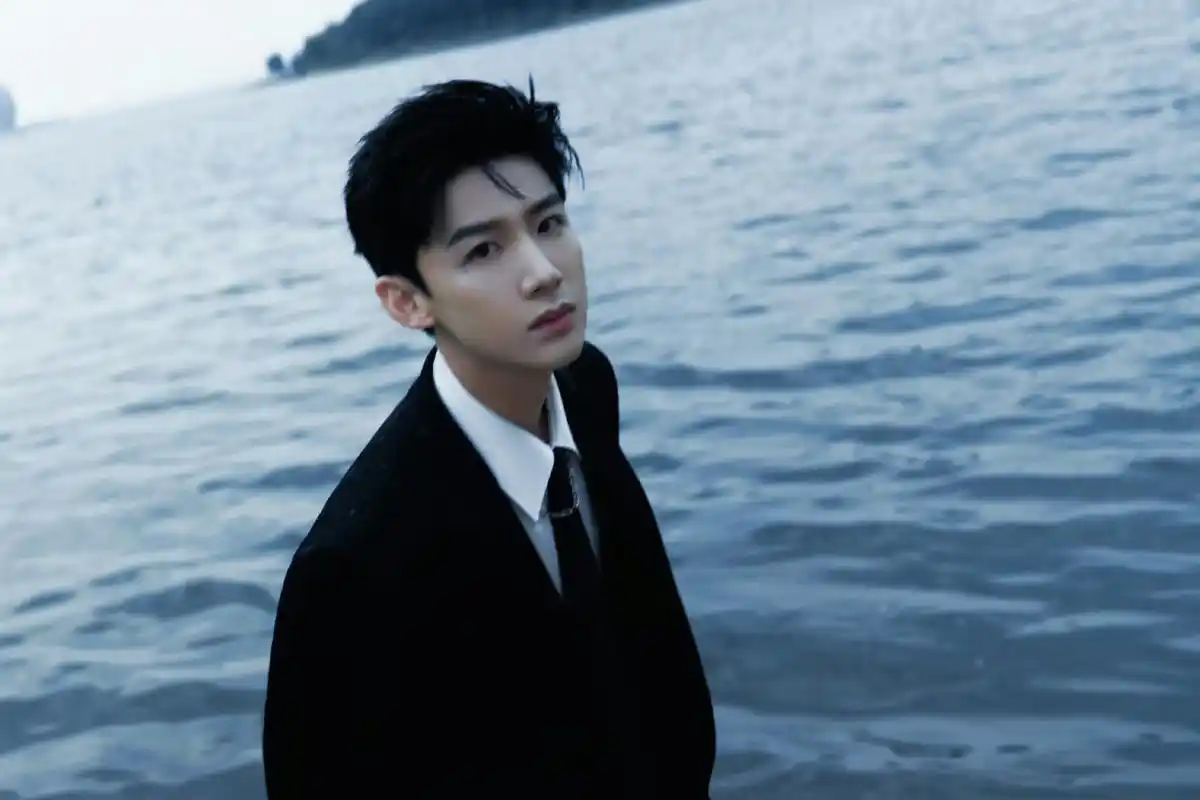 白敬亭栩栩华生活动造型96 西装帅哥出来大杀四方了_高清图集_新浪