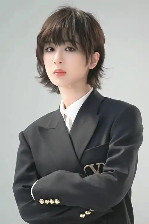 杨紫多面角色芭莎大片##短发杨紫