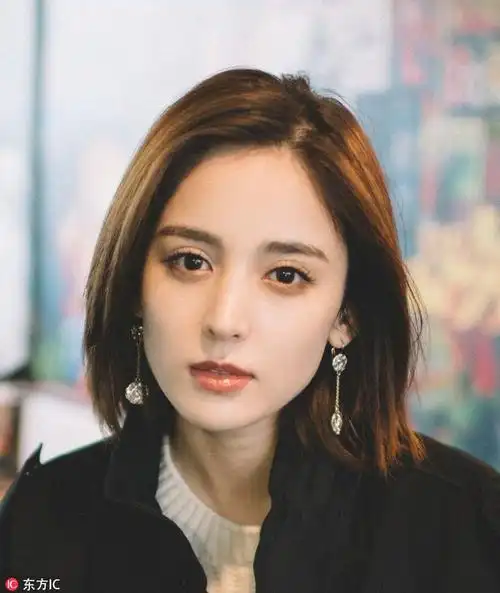 可盐可甜的中长发才是女明星们的新宠秋冬新发型有着落了