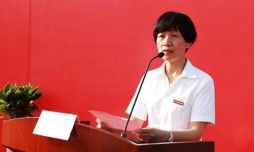 医药与健康分院院长周瑾发言