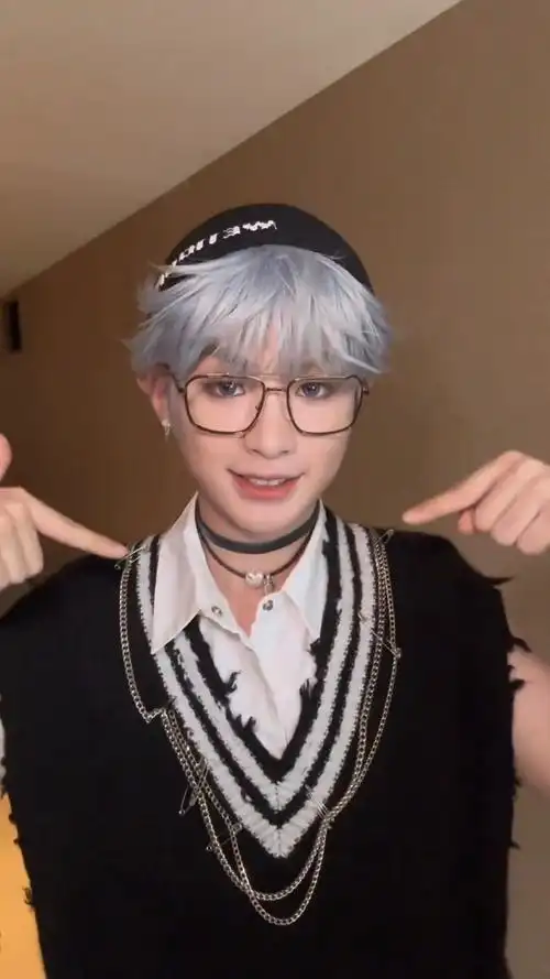 不修神仙超话#黄明昊#    黄明昊     douyin截图      72    二改