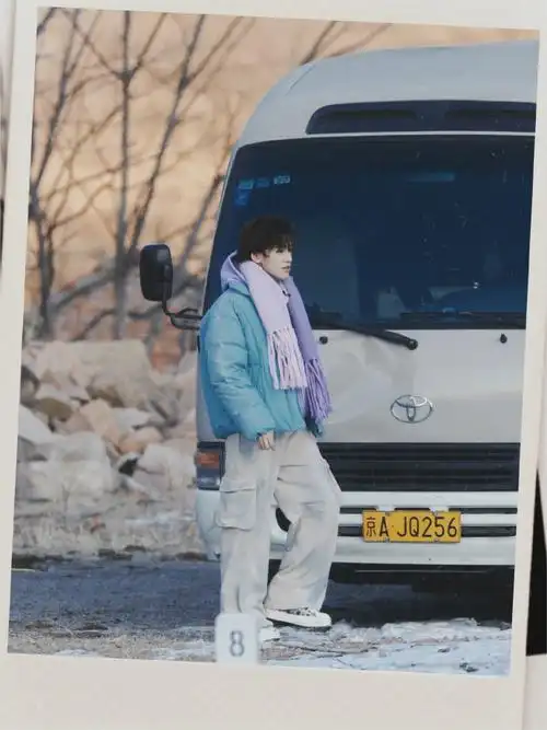 和宋亚轩点亮微博之夜##宋亚轩拍立得