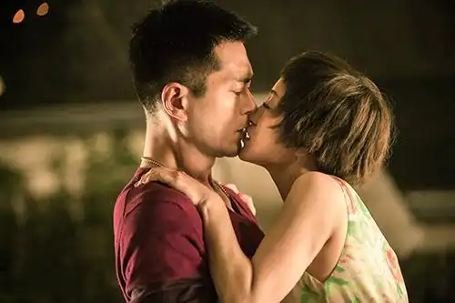 郭采洁大聊吻功:刚吻过郑恺 - 很新鲜很含蓄