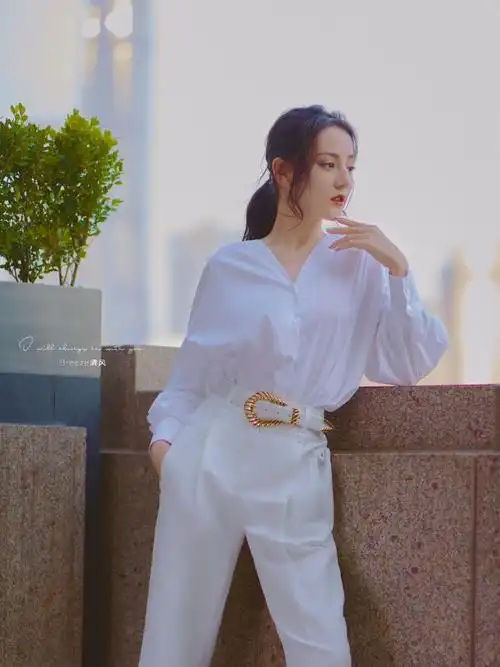 迪丽热巴白色套装