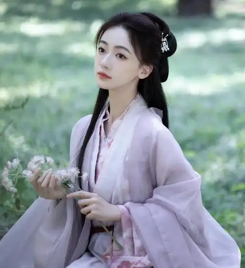 吴谨言紫衣古风写真,清冷仙气,灵动飘逸!
