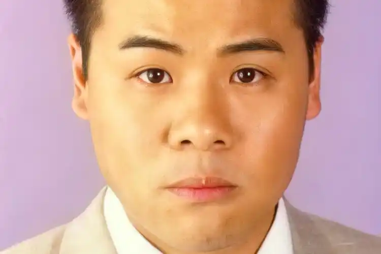 p>韦家雄(wi kar hung),香港无线电视演员,早年为亚洲电视演员.