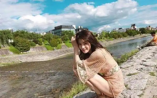 被冯小刚捧红,因"李现前女友"登热搜,这位"冯女郎"很温柔_钟楚曦_节目