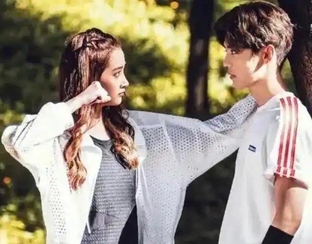 东京偶遇鹿晗关晓彤分手传言不攻而破这两位什么时候结婚呢