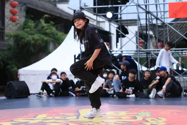 舞动金陵 青春无限 ——动感地带·2022中国街舞联赛(南京站)盛大开赛