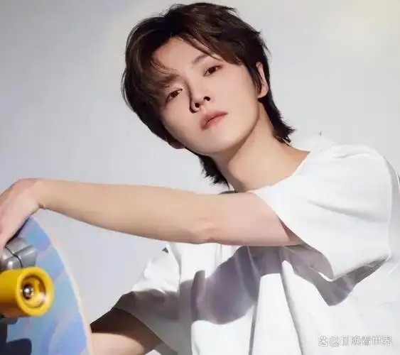 18岁黄渤忍了,18岁鹿晗也忍了,看了18岁的雷佳音我忍不了了