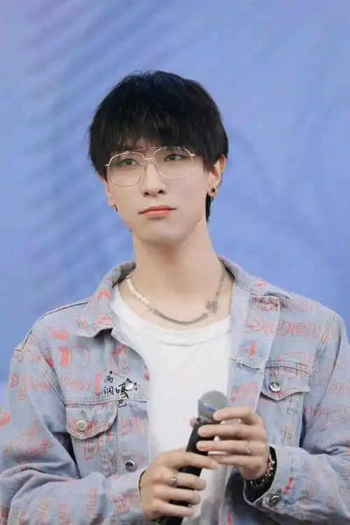 看到cv景向谁依的颜值,网友直言:哥哥可以直接出道了