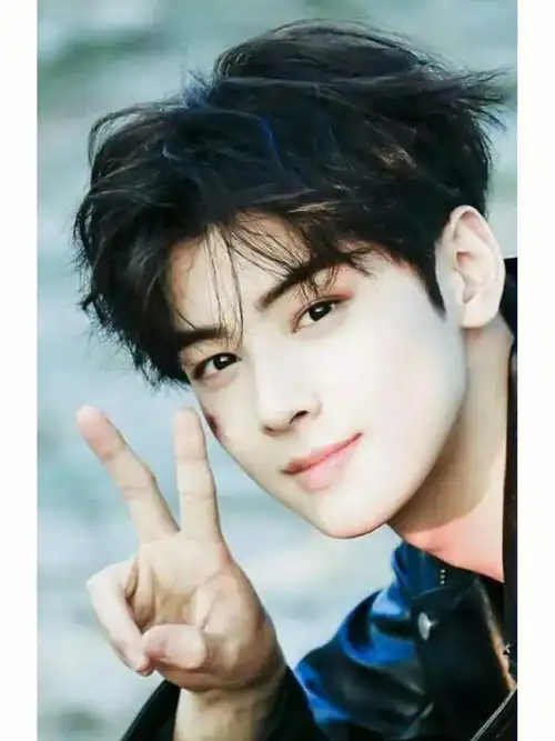 精致脸蛋 黄金比例身材(小脸,宽肩,大长腿) 183身高 学霸.