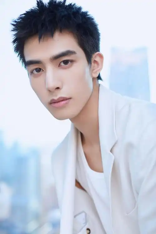 欢娱影视演员宋威龙99今日空降维达亲肤呵护工作室