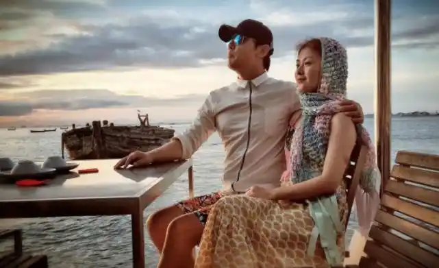 沈腾老婆近照曝光,身材严重走形胖到没脖子,被猜生病吃药导致