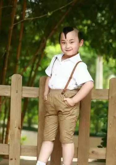 《家有儿女》中的角色"夏雪"由杨紫饰演,《唐山大地震》中的角色"登登