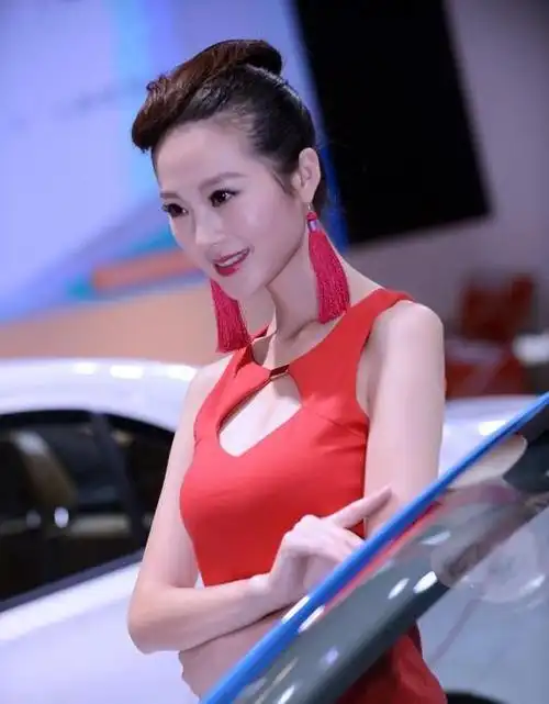 豪车美女长腿车模女神性感长腿诱人网友真好看